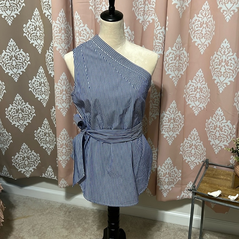 Banana Republic dressy single sleeve top